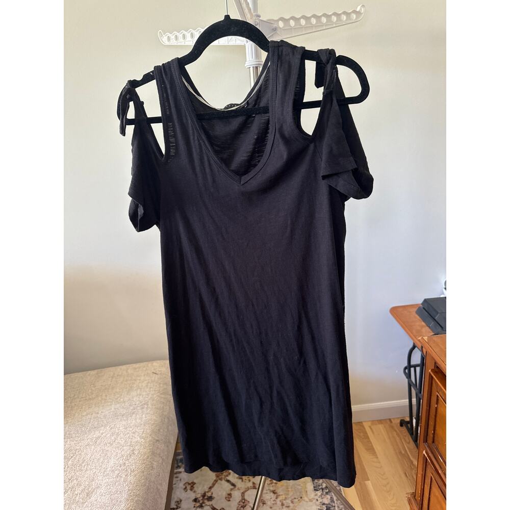 Sanctuary Black Cold Shoulder Dress Daytime T-Shirt V-Neck Short Sleeve Size XS